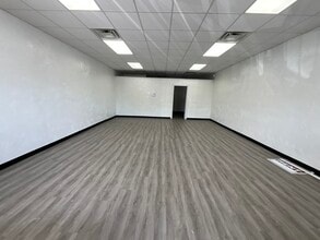6515 Tidwell Rd, Houston, TX à louer Photo de l’immeuble– Image 1 sur 2