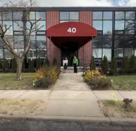 40 Railroad Ave, Glen Head, NY à louer - Vidéo sur l’annonce professionnelle – Image 2 sur 14