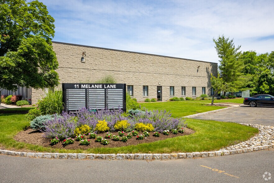 11 Melanie Ln, East Hanover, NJ à louer - Photo de l’immeuble – Image 3 sur 10