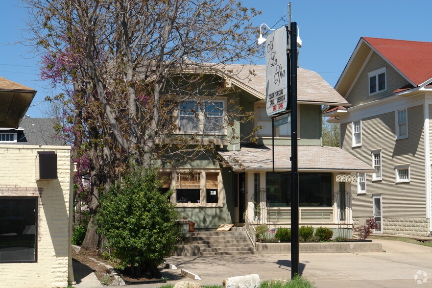 2808 E Douglas Ave, Wichita, KS à vendre - Photo de l’immeuble – Image 2 sur 5