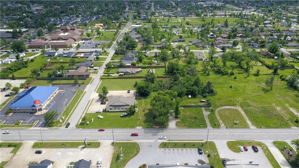 1500 W Walnut St, Rogers, AR à vendre - Photo de l’immeuble – Image 2 sur 8
