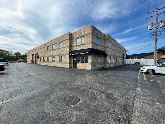 1015 S Route 83, Elmhurst, IL à louer - Photo de l’immeuble – Image 3 sur 11