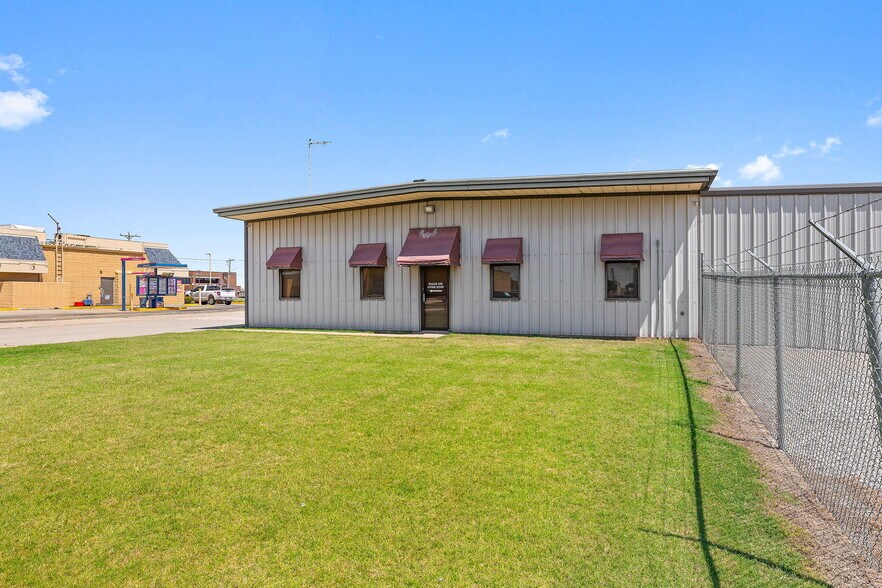 1510 Amity Ln, El Reno, OK à louer - Photo de l’immeuble – Image 2 sur 39