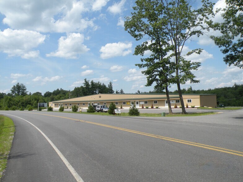 61 Airport Dr, Rochester, NH à louer - Photo de l’immeuble – Image 2 sur 7