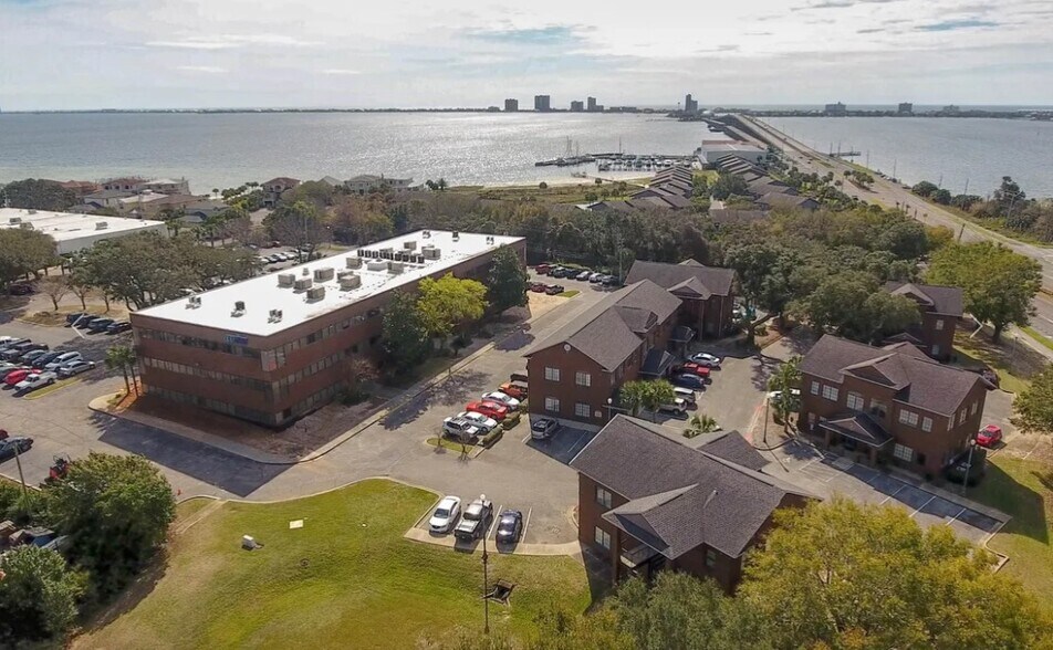 1101 Gulf Breeze Pky, Gulf Breeze, FL à vendre - Photo de l’immeuble – Image 2 sur 7