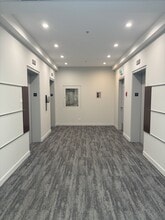 630 6th Ave SW, Calgary, AB à louer Photo intérieure– Image 2 sur 6