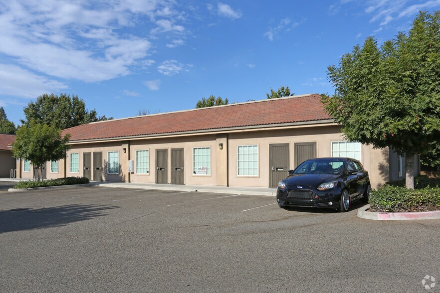 4733 W Spruce Ave, Fresno, CA à louer - Photo principale – Image 2 sur 5