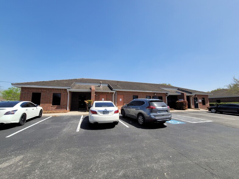 4025 E Southcross Blvd, San Antonio, TX à vendre - Photo de l’immeuble – Image 3 sur 16