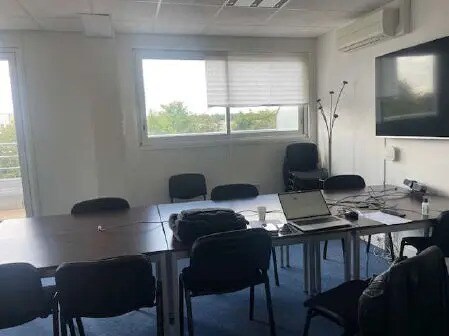 Local d’activités dans Nanterre à louer - Photo de l’immeuble – Image 2 sur 15