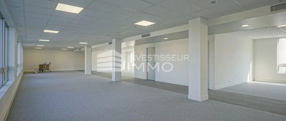 Bureau dans Saint-Ouen-sur-Seine à louer - Photo de l’immeuble – Image 2 sur 15