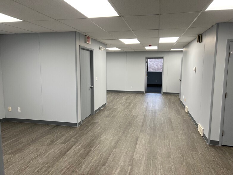 12499 Delta St, Taylor, MI à louer - Photo de l’immeuble – Image 2 sur 10