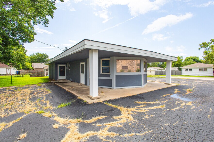 1302 Ohio St, Augusta, KS à vendre - Photo de l’immeuble – Image 2 sur 51