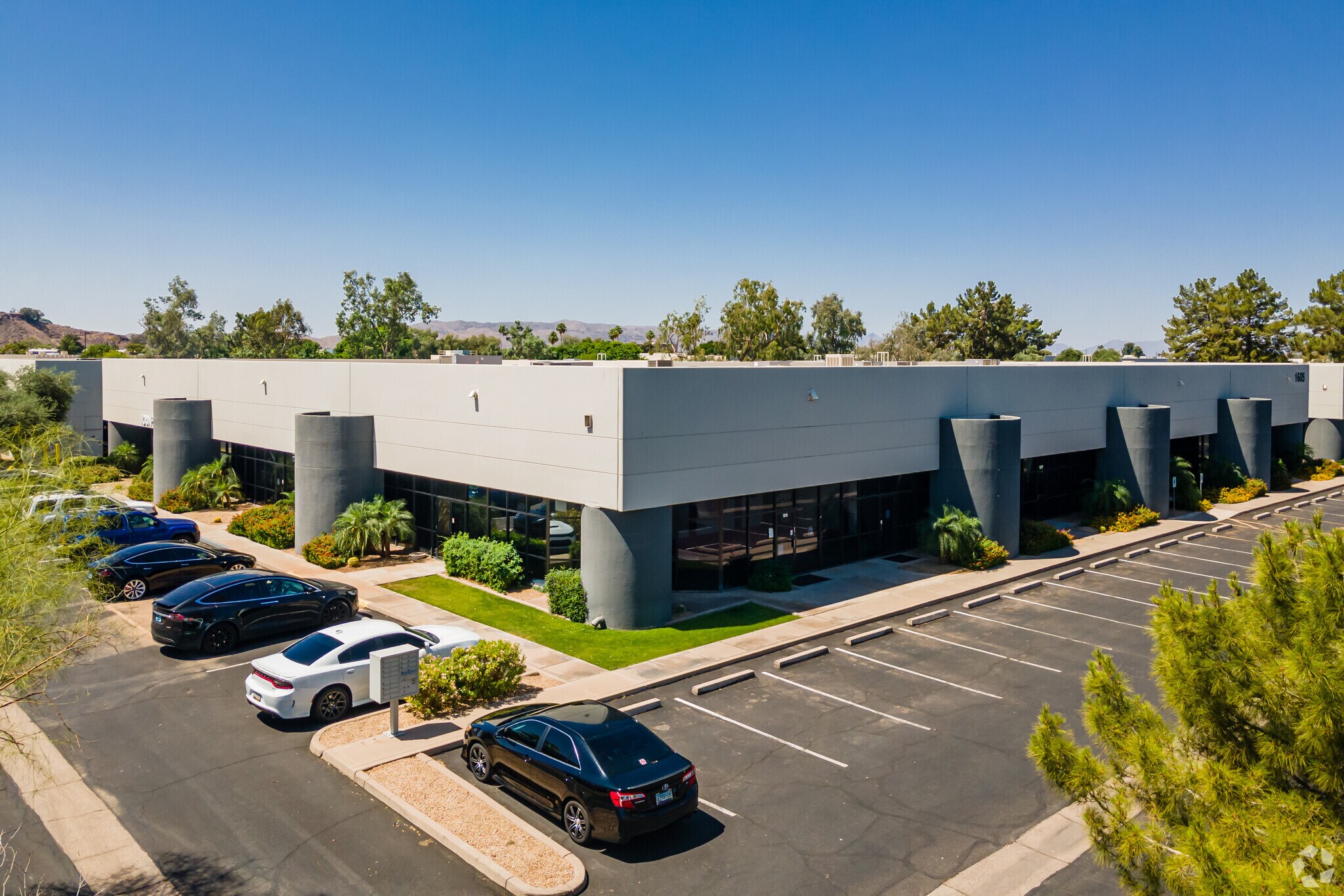 1605 W University Dr, Tempe, AZ à louer Photo de l’immeuble– Image 1 sur 5