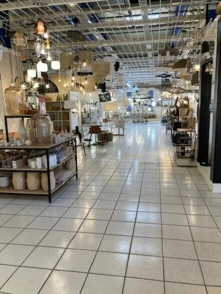 Local commercial dans Portet-sur-Garonne à louer - Photo de l’immeuble – Image 3 sur 3