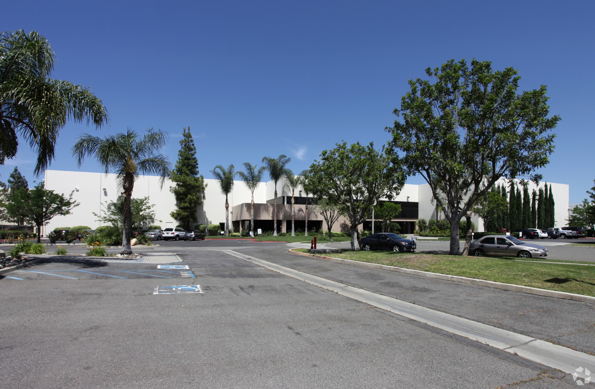 1151 W Bradford Cir, Corona, CA à louer Photo principale– Image 1 sur 4