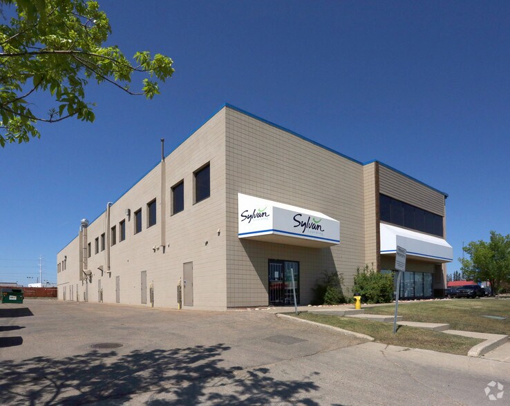 9303 34th Ave NW, Edmonton, AB à louer - Photo de l’immeuble – Image 2 sur 6