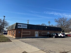 28003-28009 John R Rd, Madison Heights, MI à louer Photo intérieure– Image 1 sur 1