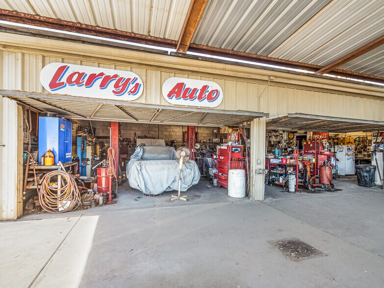 1019 E Acequia Ave, Visalia, CA à louer - Photo de l’immeuble – Image 3 sur 10