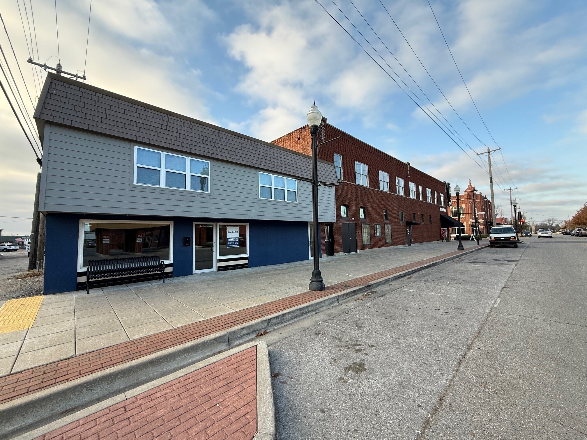 111 E Commercial St, Broken Arrow, OK à louer Photo principale– Image 1 sur 12