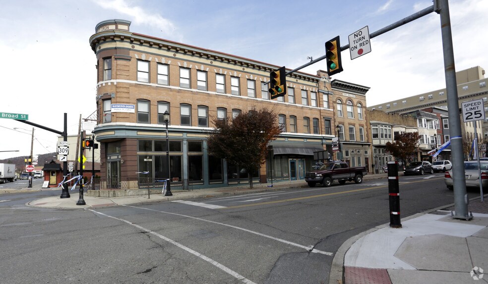 101-107 E Broad St, Tamaqua, PA à vendre - Photo de l’immeuble – Image 2 sur 2