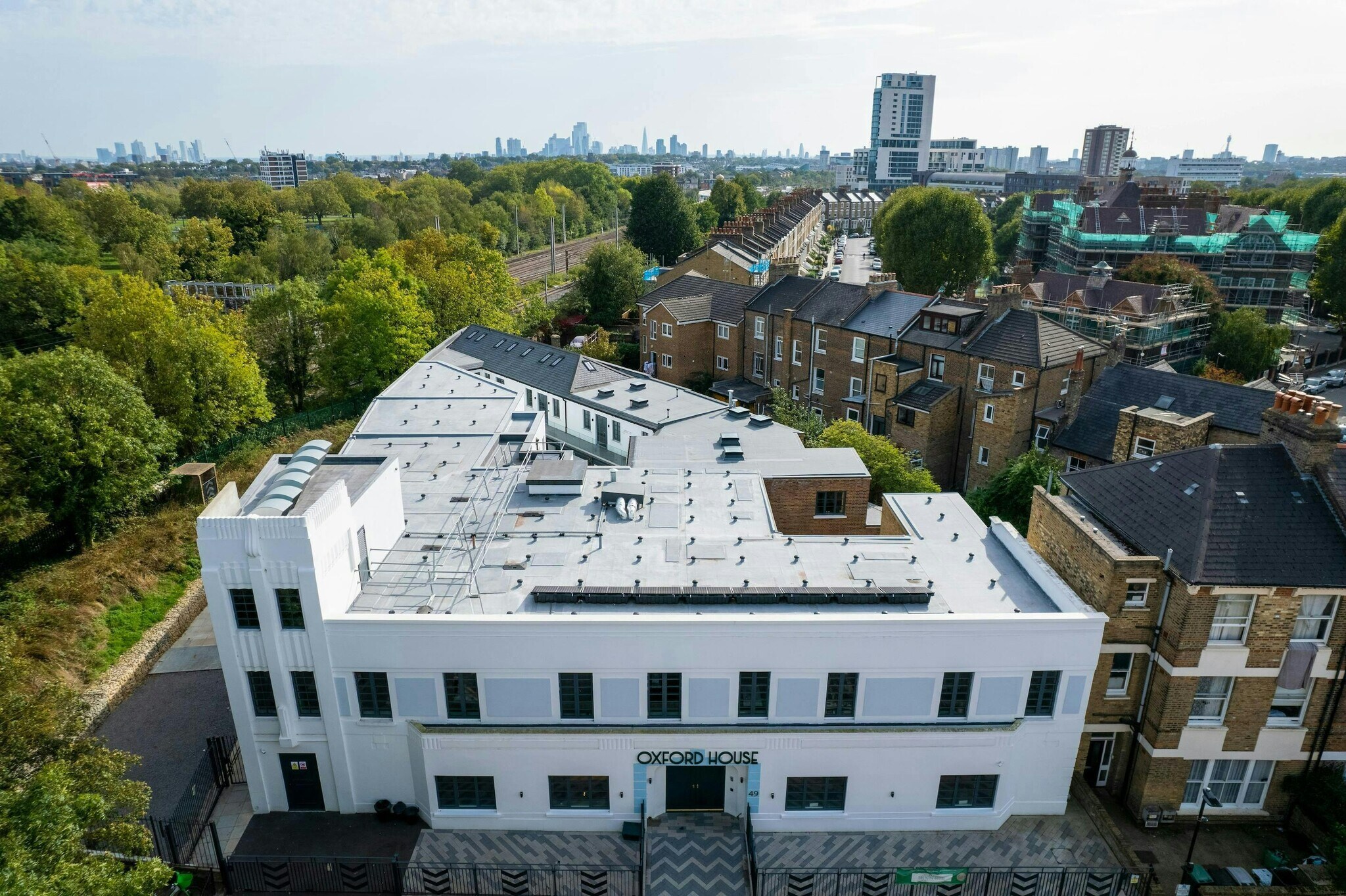 49A Oxford Rd, Londres à louer Photo de l’immeuble– Image 1 sur 15