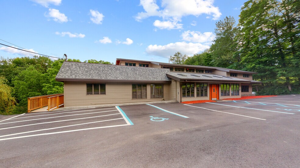 220 Silver Lake Rd, Dingmans Ferry, PA à vendre - Photo de l’immeuble – Image 2 sur 87