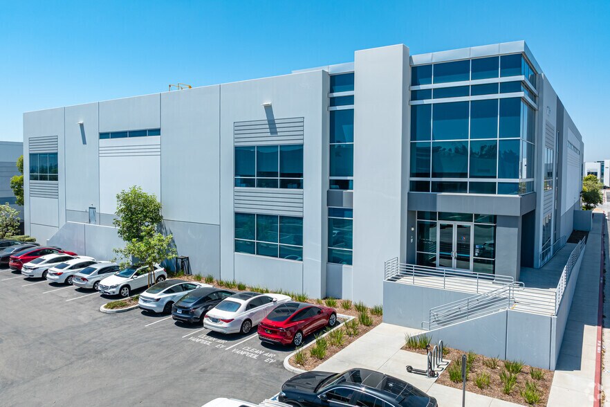 1025 N Todd Ave, Azusa, CA à louer - Photo de l’immeuble – Image 1 sur 10