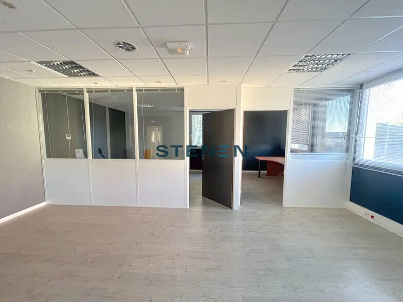 Bureau dans Éguilles à louer - Photo intérieure – Image 3 sur 4