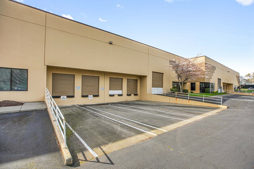 27350 SW 95th Ave, Wilsonville, OR à louer - Photo de l’immeuble – Image 3 sur 11