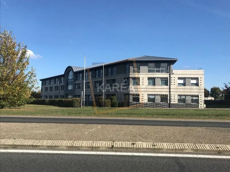 Bureau dans Magny-le-Hongre à louer Photo de l’immeuble– Image 1 sur 3