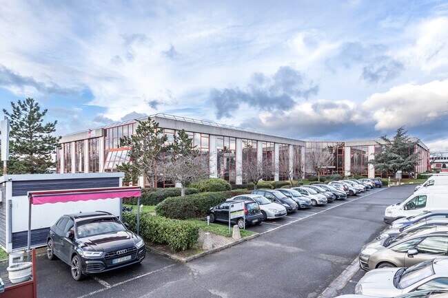 Plus de détails pour 114 Avenue Louis Roche, Gennevilliers - Bureau, Local d'activités à louer