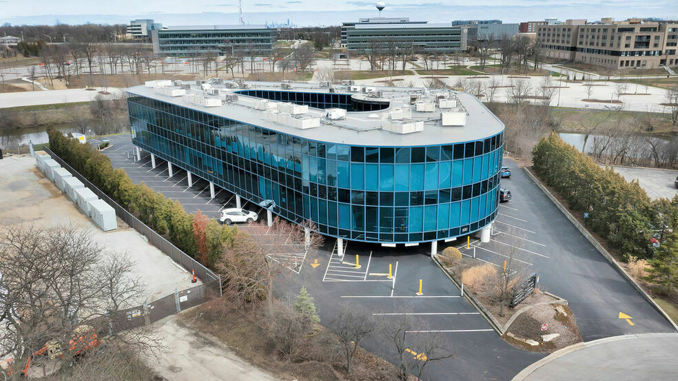600 Enterprise Dr, Oak Brook, IL à vendre - Photo de l’immeuble – Image 3 sur 10