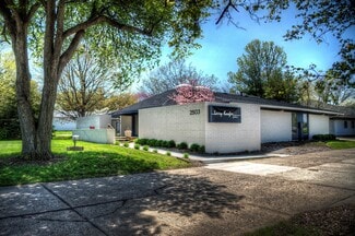 Plus de détails pour 2103 N Dunlap Ave, Champaign, IL - Bureau à vendre