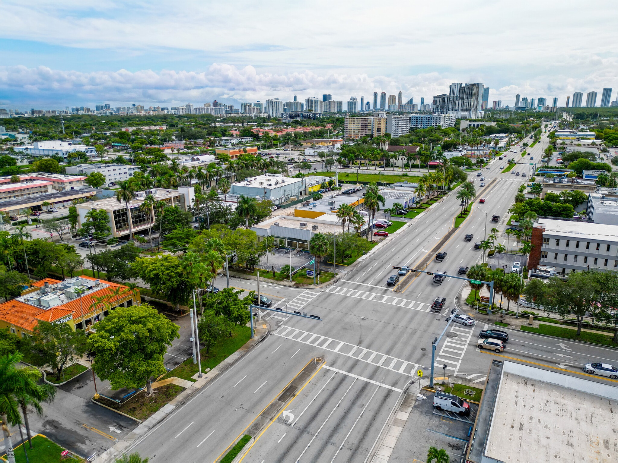 1813 NE 163rd St, North Miami Beach, FL à vendre Photo intérieure– Image 1 sur 16