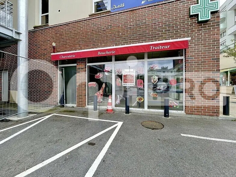 Local commercial dans Creil à louer - Photo de l’immeuble – Image 1 sur 6