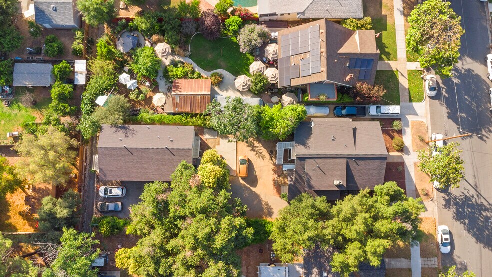 230 S Buena Vista St, Redlands, CA à vendre - Photo de l’immeuble – Image 3 sur 12