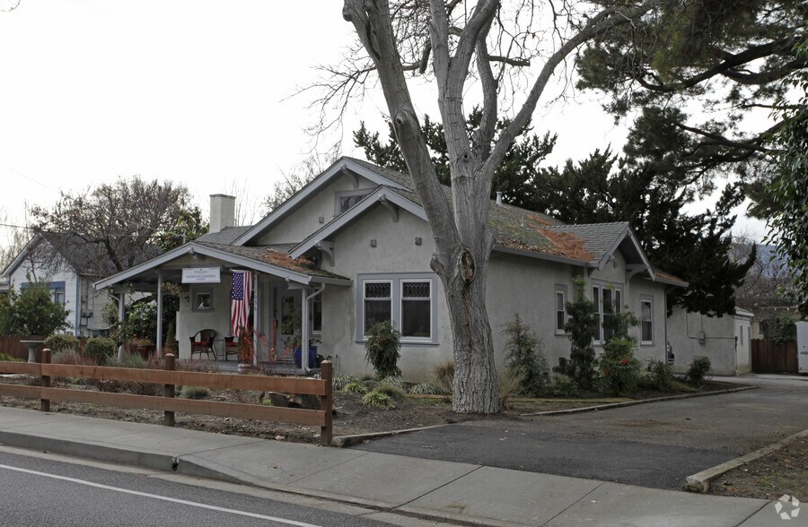 1056 Division St, Pleasanton, CA à louer - Photo de l’immeuble – Image 1 sur 5