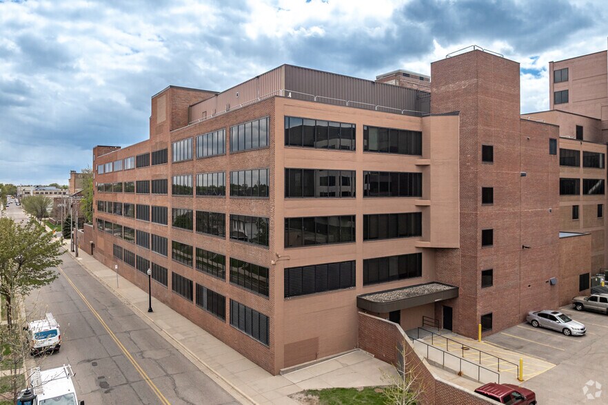 2701-2707 Wells Fargo Pky, Minneapolis, MN à louer - Photo de l’immeuble – Image 3 sur 9