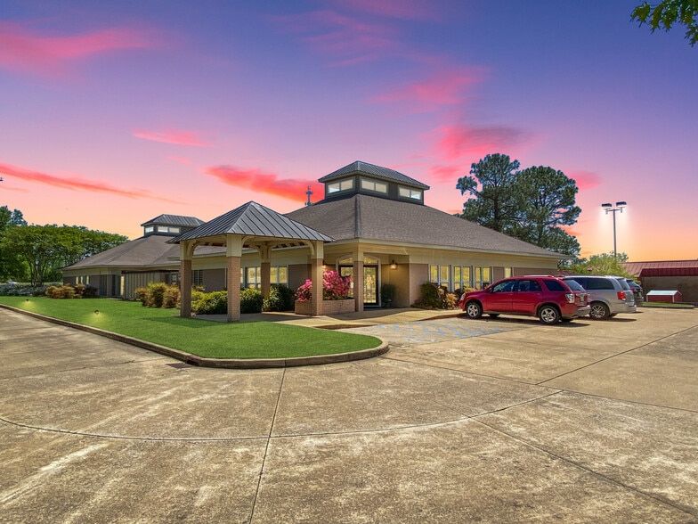 1043 S Madison St, Tupelo, MS à vendre - Photo principale – Image 1 sur 1