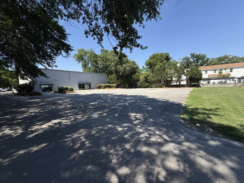 1384 Remount Rd, Charleston, SC à louer - Photo de l’immeuble – Image 1 sur 15
