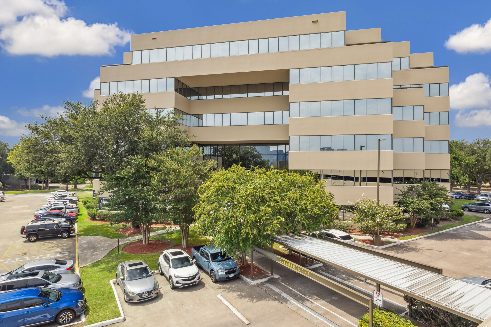 2825 Wilcrest Dr, Houston, TX à louer Photo de l’immeuble– Image 1 sur 8