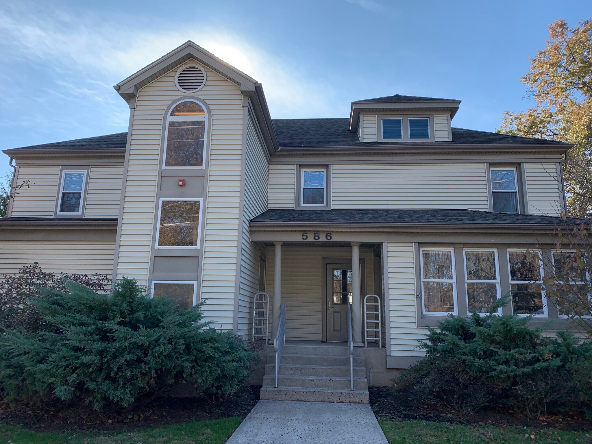 586 E Main St, Bridgewater, NJ à vendre Photo de l’immeuble– Image 1 sur 6