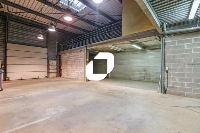 Plus de détails pour Local d’activités à vendre