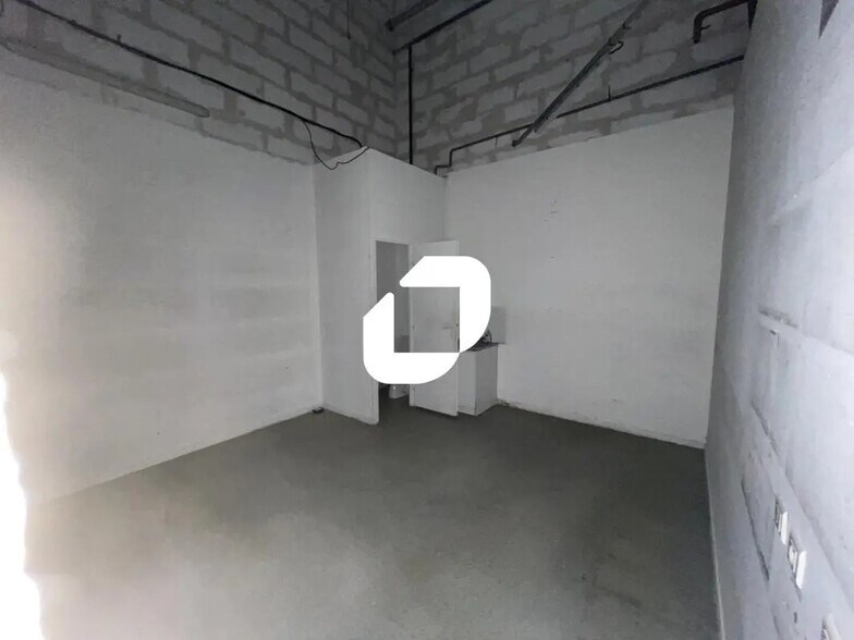 Local commercial dans Châlons-en-Champagne à louer - Photo de l’immeuble – Image 3 sur 3