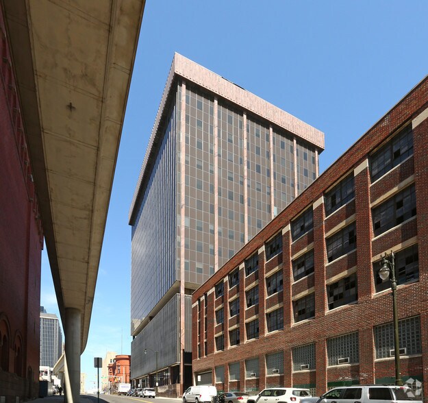 333 W Fort St, Detroit, MI à louer - Photo de l’immeuble – Image 2 sur 4