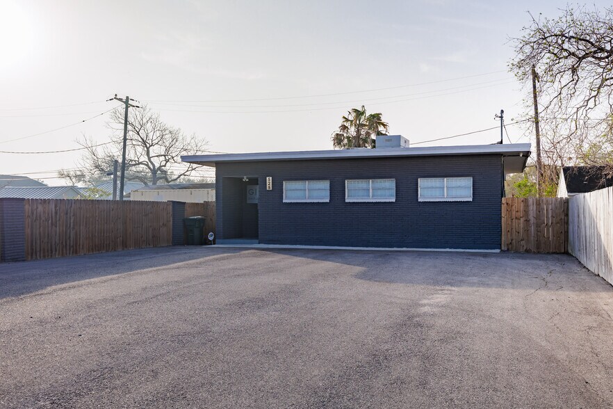 525 Clifford St, Corpus Christi, TX à vendre - Photo de l’immeuble – Image 3 sur 34