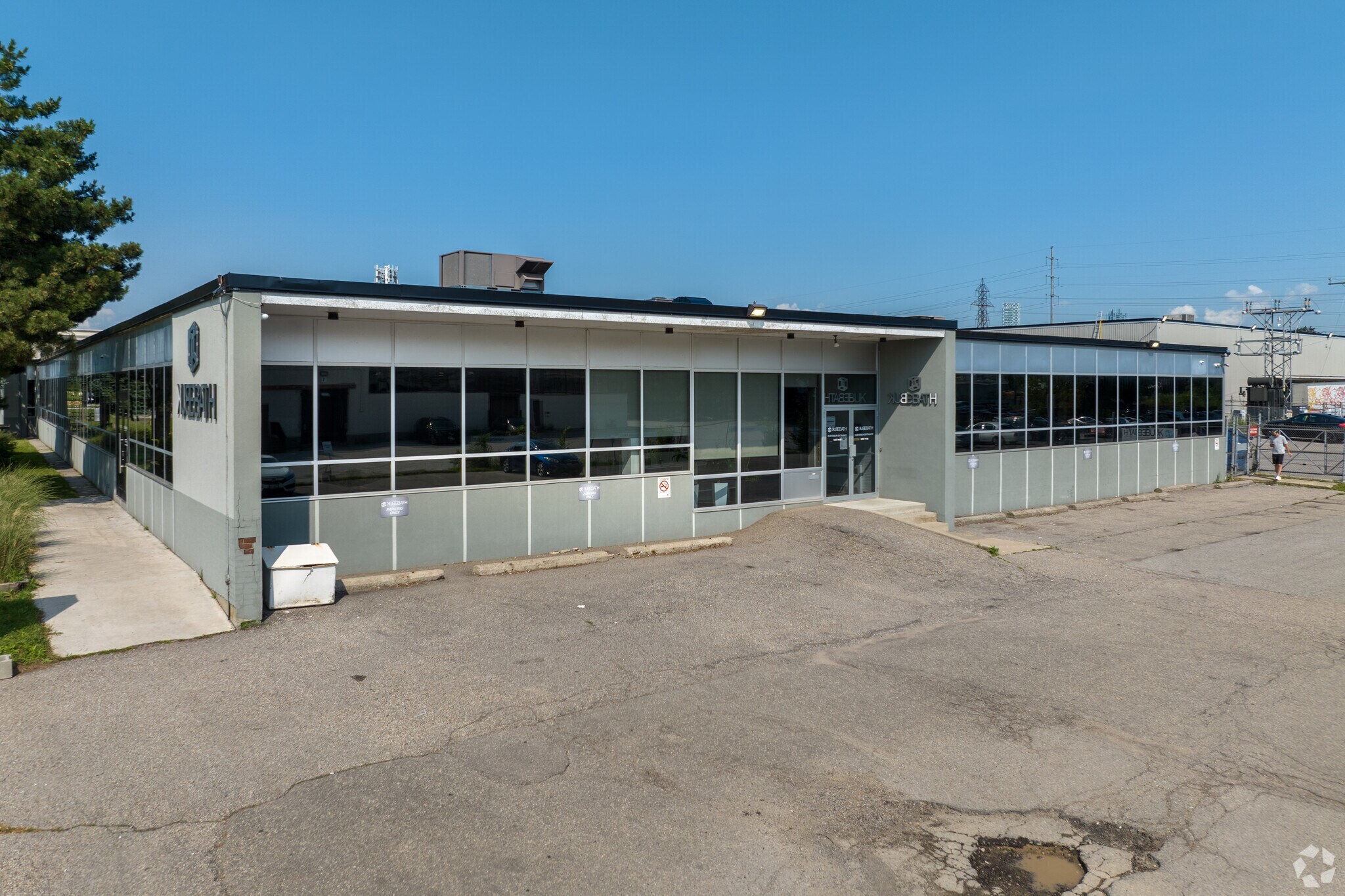 80 Jutland Rd, Toronto, ON à louer Photo principale– Image 1 sur 6