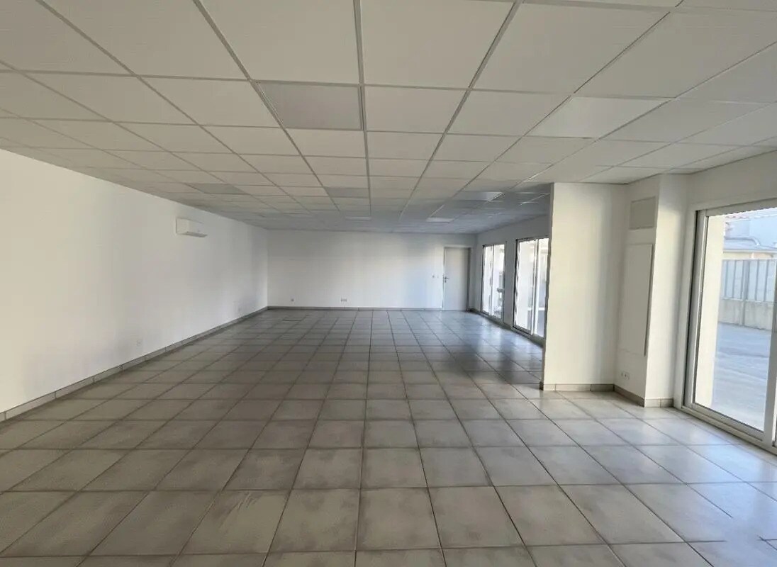 Bureau dans Solliès-Pont à louer Photo de l’immeuble– Image 1 sur 7