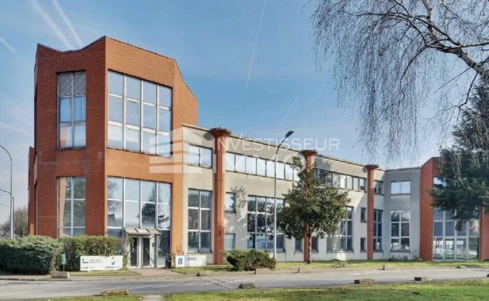 Bureau dans La Courneuve à louer - Photo de l’immeuble – Image 2 sur 6