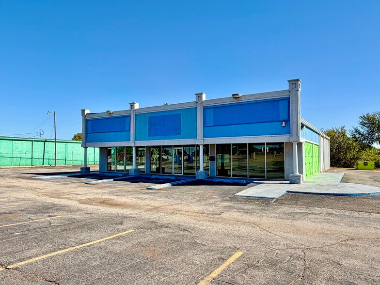 6910 N Broadway Ext, Oklahoma City, OK à louer - Photo de l’immeuble – Image 1 sur 8